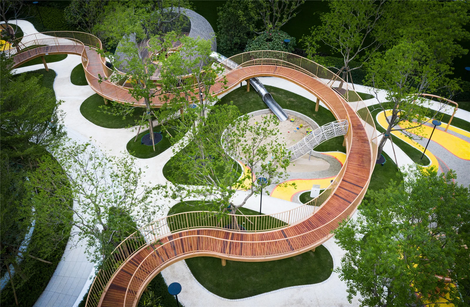 Elevated Wooden Skywalk Playground Galvanized Steel & HDPE multi-level paths through trees for Singapore urban parks