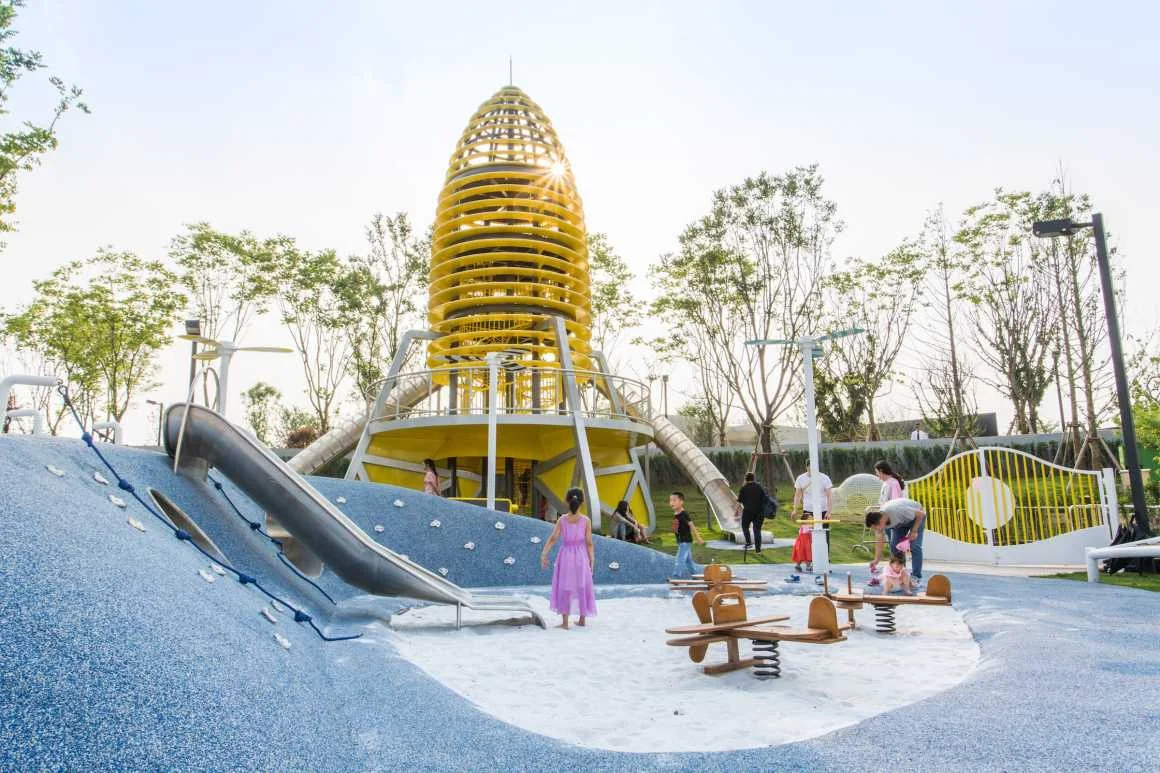 Rocket Tower Playground Galvanized Steel & HDPE yellow rocket tower and stainless steel tube slide for Singapore urban parks