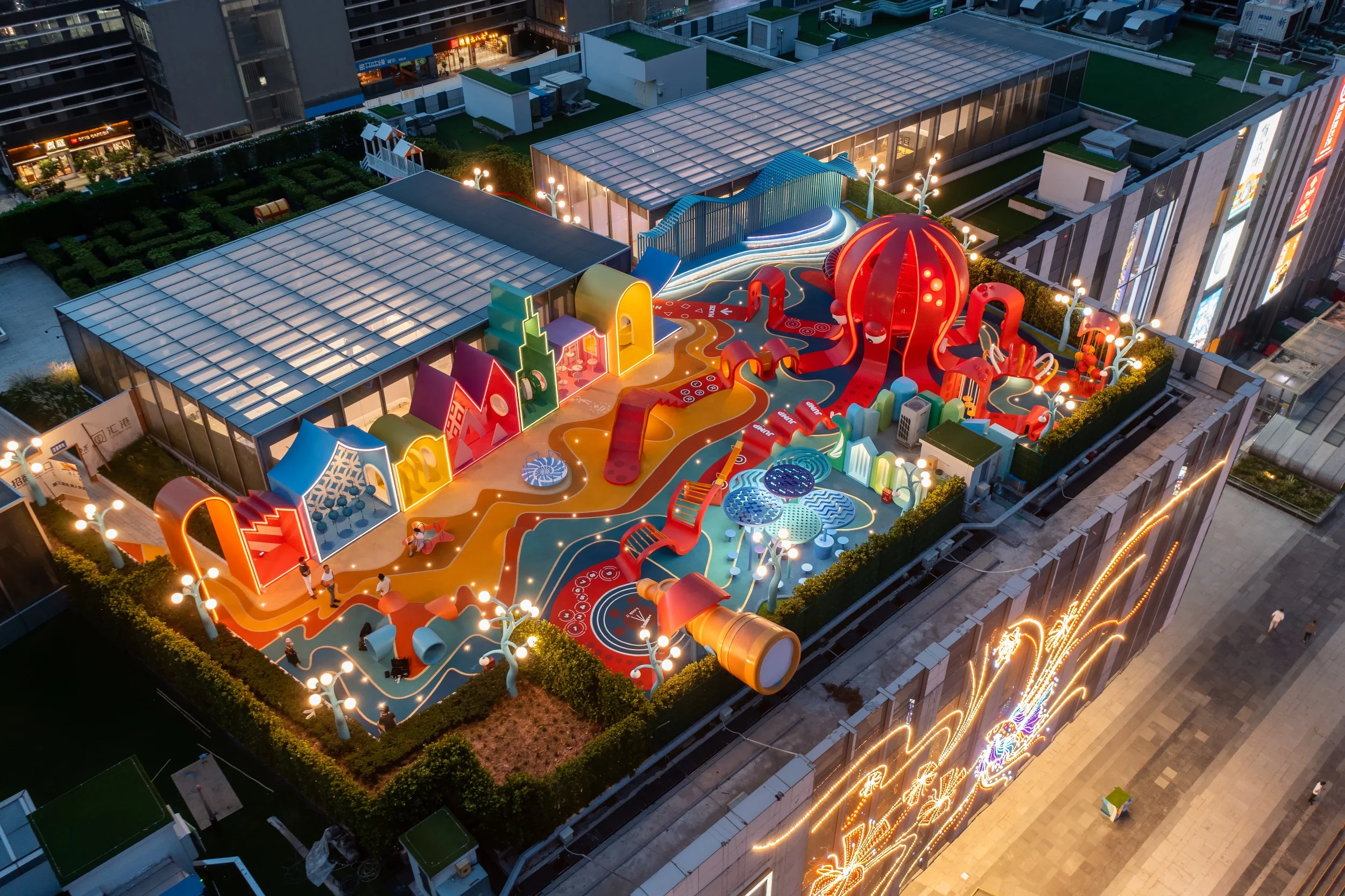 Multi-Functional Outdoor Playground Complex Galvanized Steel & HDPE rooftop octopus structure and play houses for Dubai