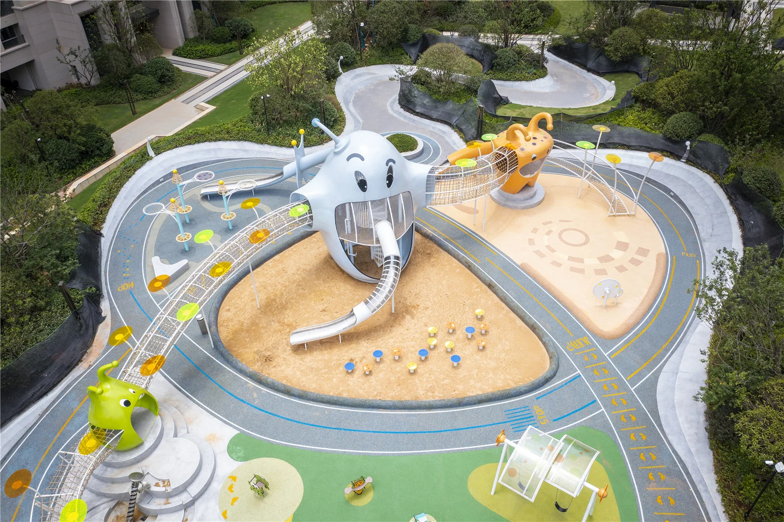 Alien Monster Theme Outdoor Playground Galvanized Steel & HDPE central monster hub with rope tunnels and slides for Singapore