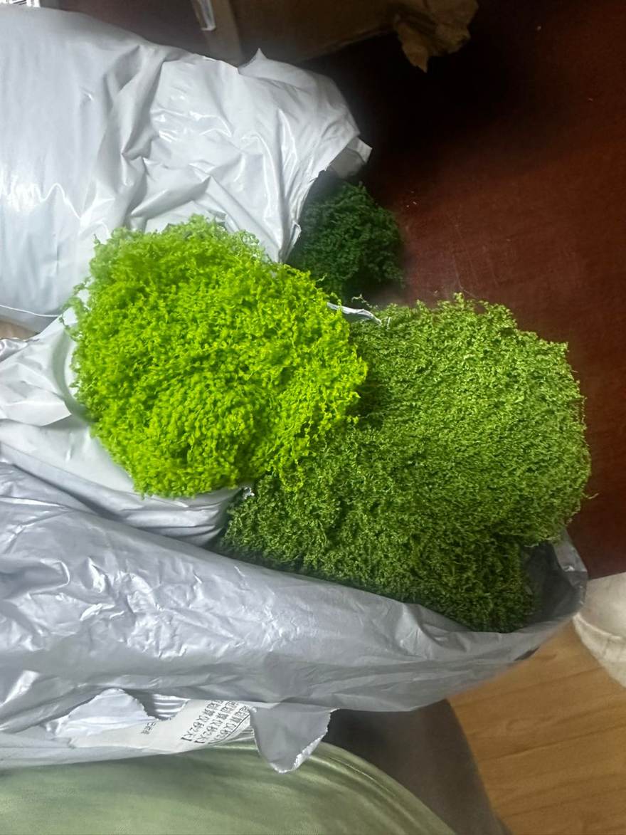 Artificial moss samples in three shades used for tonal transitions on artificial rock and tree trunks in a custom indoor playground